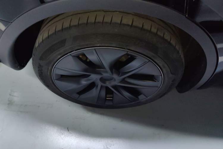 Used Tesla Model Y 2023 Long-Range All-Wheel-Drive Version
