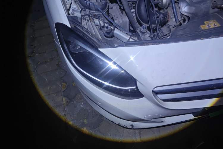 Used Mercedes-Benz B-Class 2015 B 200 Sport Edition Right Front Headlight