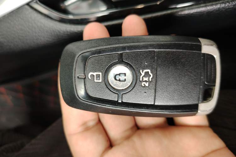 Used Ford Edge 2018 EcoBoost 245 Two-Wheel-Drive Titanium 7-Seater China VI Standard
