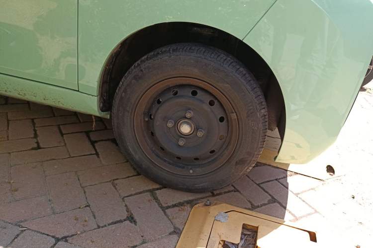 Used Chery QQ Ice Cream 2022 170km Sundae Phosphate Lithium-Ion Right Front Wheel Hub