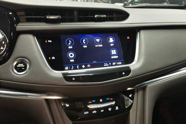 Used Cadillac XT5 2022 2.0T Two-Wheel Drive Luxury Version Audio And AC Panel