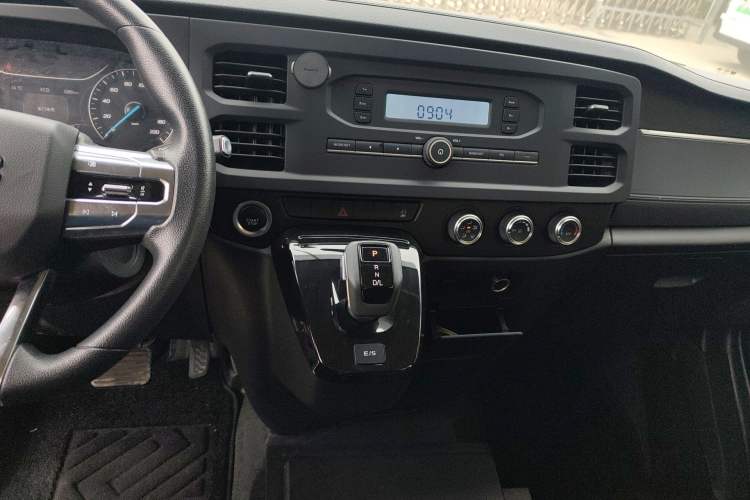 Used JMC Fushun 2023 2.0T Automatic Mid-Range High-Roof Commercial Multi-Purpose 7-Seater Passenger Vehicle