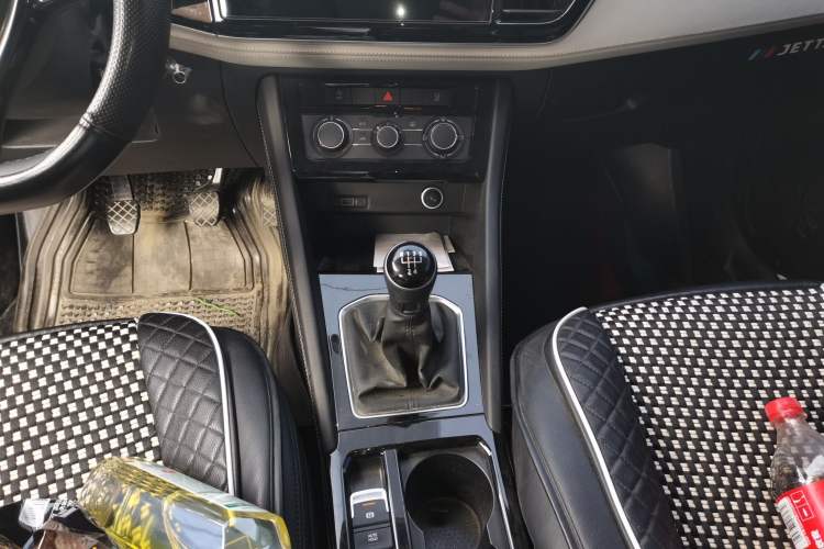 Used Jetta VS5 2023 280TSI Manual Entry-Level Model Gear Lever