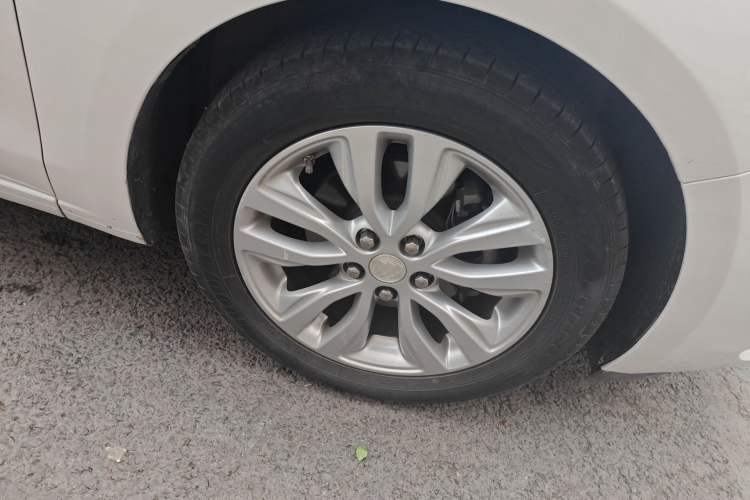 Used Buick GT 2018 15T Manual Elite Version China V Standard Right Front Wheel Hub