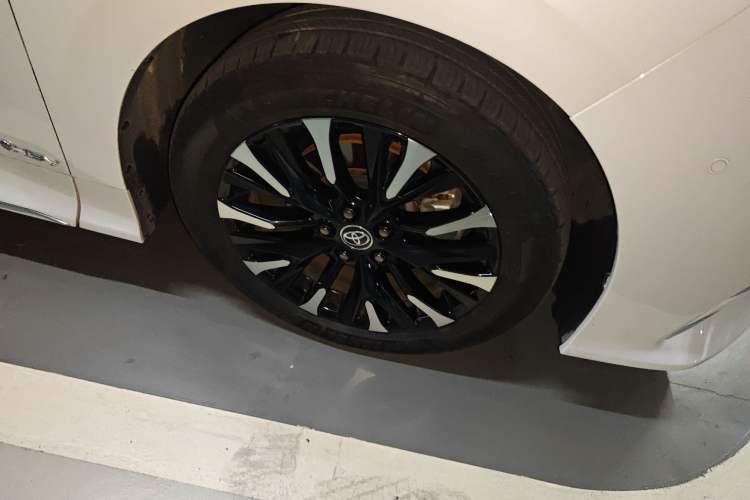 Used Toyota Alphard 2024 Dual-Engine 2.5L Deluxe Edition