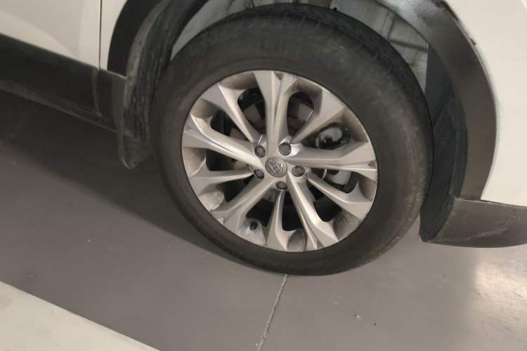 Used Brilliance V3 2015 1.5L Automatic Elite Model Right Front Wheel Hub