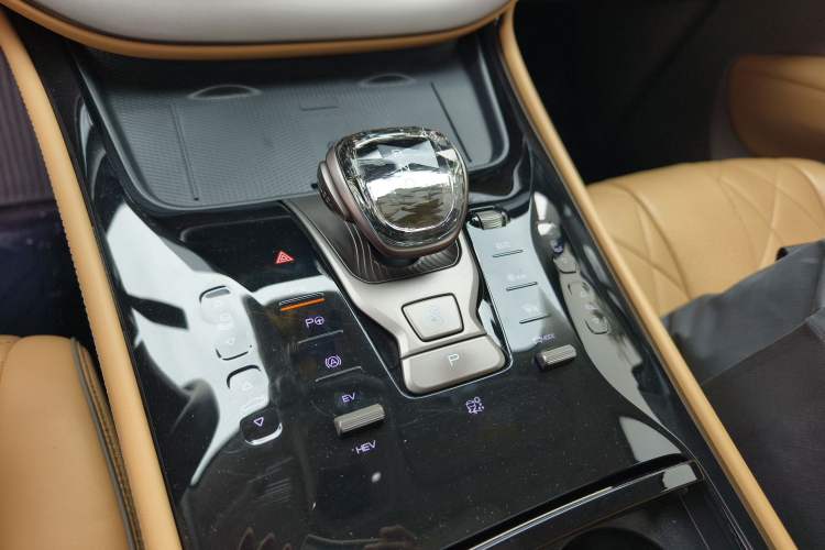 Used Denza D9 2022 DM-i 970 Four-Wheel Drive Flagship Model
