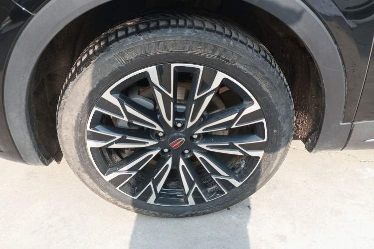 Used Hongqi HS5 2025 2.0T All-Wheel-Drive Flagship Pro Edition Left Front Wheel Hub