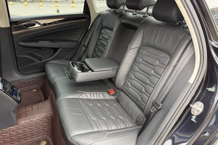 Used Volkswagen Passat 2020 330TSI Elite Edition China VI Left Rear Seat