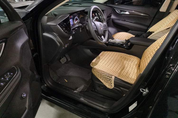 Used Buick Envision 2022 Encore Plus 652T Five-Seat Luxury Model
