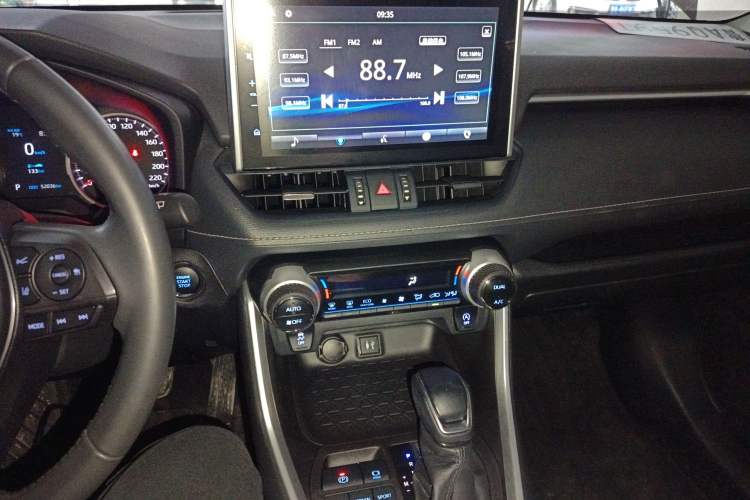 Used Toyota Wildlander 2021 2.0L CVT Two-Wheel Drive Luxury Edition Audio And AC Panel