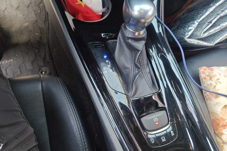 Used Toyota IZOA 2018 2.0L Yichi Version China VI Standard Gear Lever