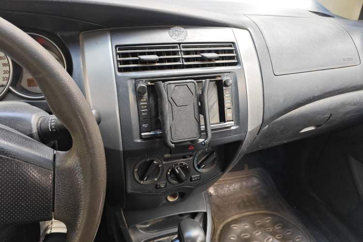 Used Nissan Livina 2010 Jingyue Edition 1.6L Automatic All-in-One Model
