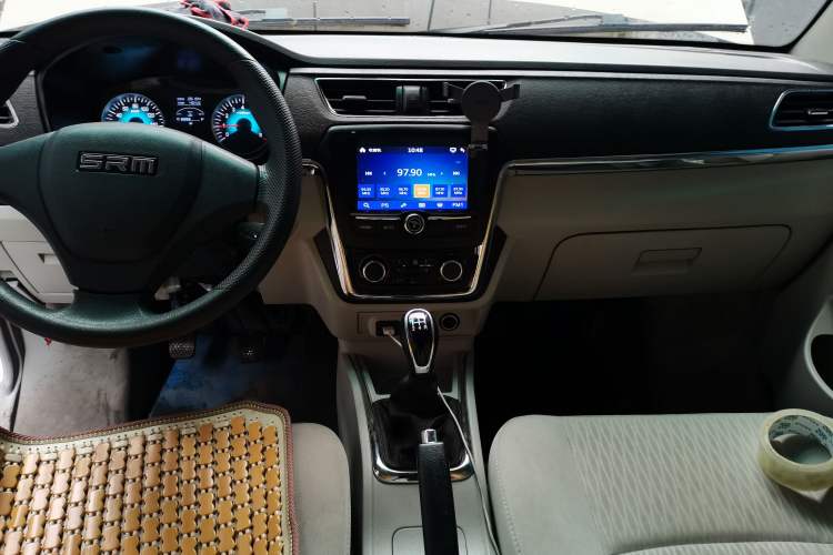 Used Jinbei New Hiace X30L CNG 2023 70L CNG Wealth Edition Coach 6/7-Seater Central Air-Conditioned Version SWCC15M