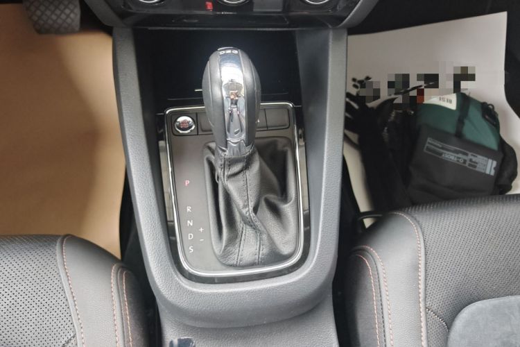 Used Volkswagen Sagitar 2017 230TSI Automatic Luxury Edition Gear Lever