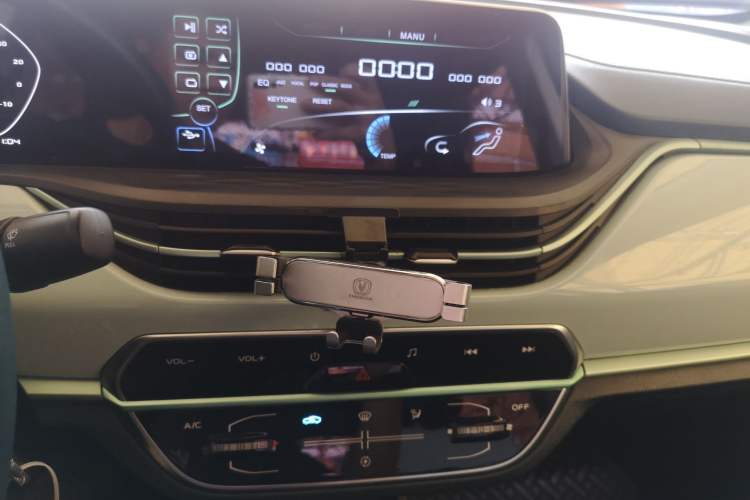 Used CHANGAN Benni E-Star 2022 Qingxin Edition Colorful Model Lithium Iron Phosphate
