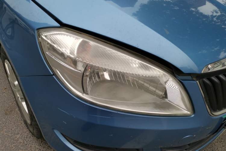 Used Skoda Fabia 2012 1.4L Manual Crystal Edition Right Front Headlight