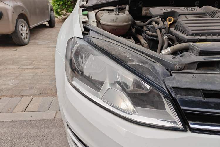 Used Volkswagen Golf 2016 230TSI Automatic Luxury Version Right Front Headlight