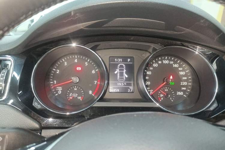 Used Volkswagen Sagitar 2015 230TSI Automatic Luxury Model Instrument Cluster