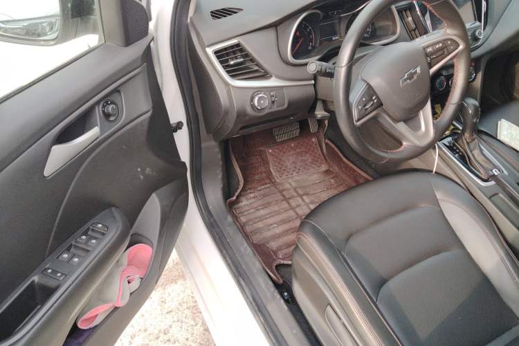 Used Chevrolet Monza 2019 Redline 320T Dual-Clutch Sporty Version China VI Standard Driver Seat