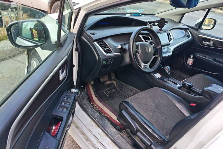 Used Honda Jade 2013 1.8L automatic Comfort version 5 seats