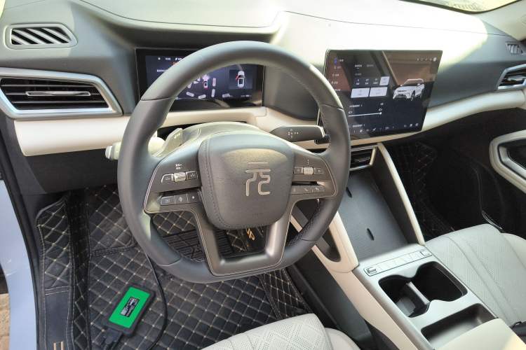 Used BYD Yuan UP 2025 Intelligent Driving Version 401 KM Dynamic Edition Steering Wheel