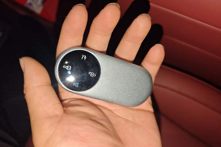 Used Hima AITO M8 2025 Extended-Range Max+ Version 53.4 kWh 6-Seater Edition Vehicle Key