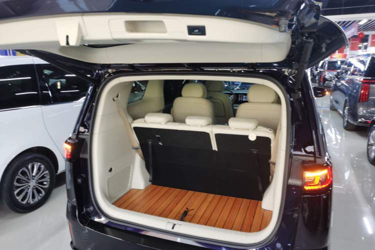 Used VOYAH Dream 2024 PHEV Ultra-Long Range Flagship Edition
