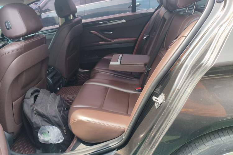 Used BMW 5 Series 2017 525Li Luxury Design Package Left Rear Seat