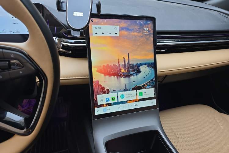 Used Geely Galaxy L6 2023 125km Starship
