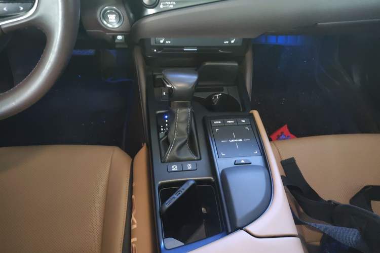 Used Lexus ES 2018 200 Excellence Edition China V Standard
