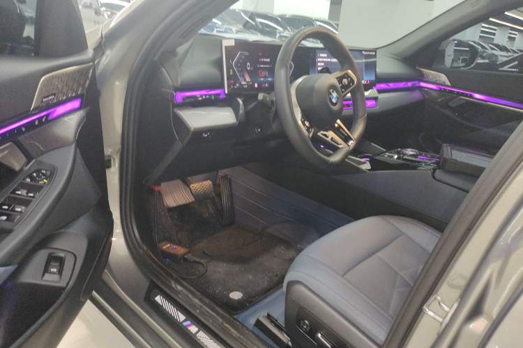 Used BMW 5 Series 2024 530Li Luxury Edition M Sport Package Driver Seat