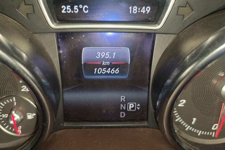 Used Mercedes-Benz GLE 2015 GLE 320 4MATIC Odometer Close Up