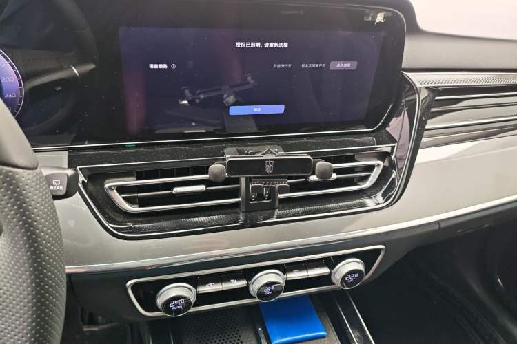 Used Hongqi HS5 2023 2.0T Qixiang Pro Edition Audio And AC Panel