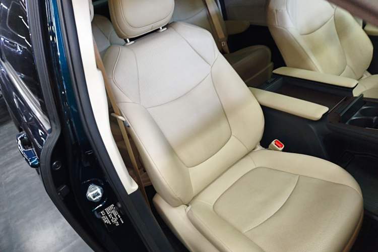 Used Toyota Granvia 2023 2.5L Hybrid Prestige Wellness PLUS Edition
