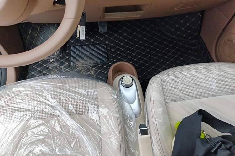 Used Wuling Hongguang MINIEV 2025 Four-Door Version Advanced Edition Gear Lever