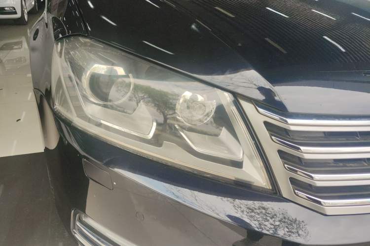 Used Volkswagen Magotan 2012 1.8TSI Prestige Model Right Front Headlight