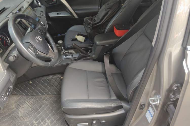 Used Toyota RAV4 2016 2.5L Automatic 4x4 Elite Edition
