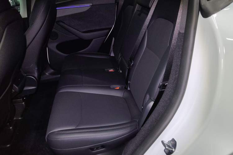 Used Tesla Model Y 2025 Long-Range All-Wheel-Drive Version