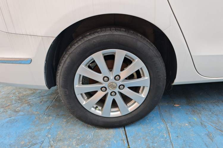 Used Buick GL8 2017 25S Comfort Version China V Standard Right Rear Wheel Hub