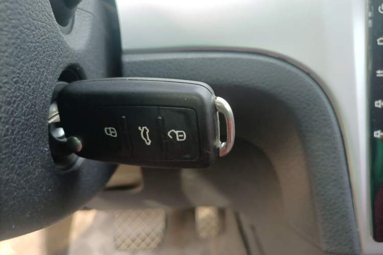 Used Volkswagen Gran Lavida 2013 1.6L Automatic Fashion Model Interior 1