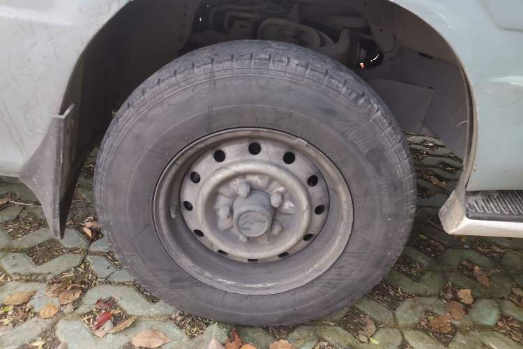 Used Foton Scenic 2011 2.0L Express Standard Short-Wheelbase Low-Roof 491EQ4A Right Front Wheel Hub