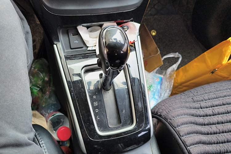 Used Nissan Sylphy 2019 1.6XV CVT Smart Connect Luxury Edition China VI Standard Gear Lever