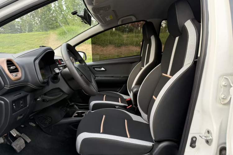 Used SOL E10X 2021 150 km Ambitious Trim Left Front Seat