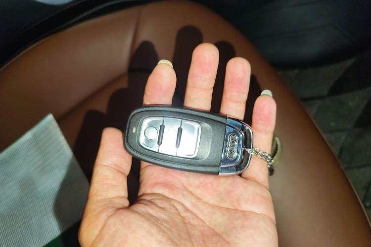 Used Audi A4L 2015 45 TFSI quattro Individual Sport Edition Vehicle Key