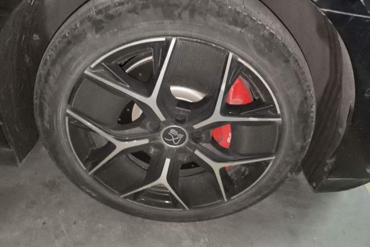 Used BYD Han 2022 DM-i 242km Flagship Model Right Front Wheel Hub