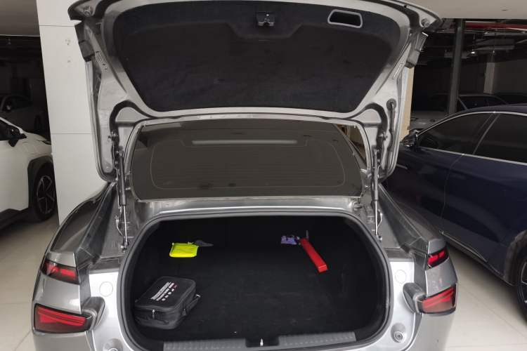 Used XPeng P7 2020 562E Performance Edition Trunk
