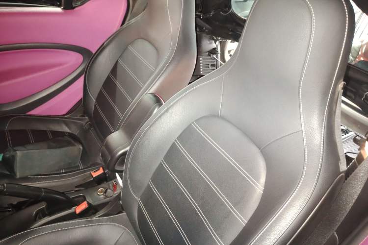 Used smart fortwo 2016 0.9T 66 kW Convertible Pioneer Edition
