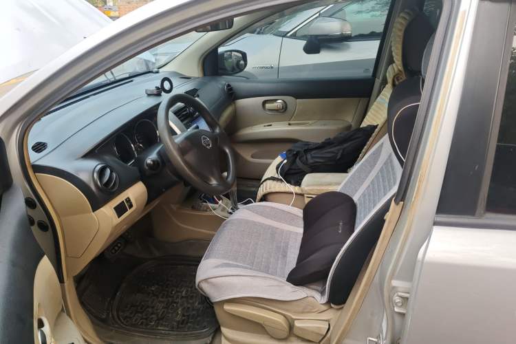 Used Nissan Livina 2013 1.6XE CVT Comfort Edition Left Front Seat