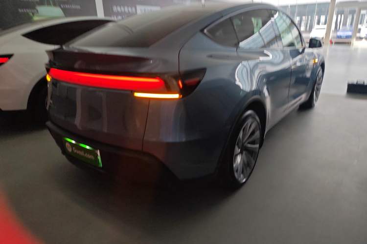 Used Tesla Model Y 2025 Rear-Wheel-Drive Version Rear Right 45 Deg